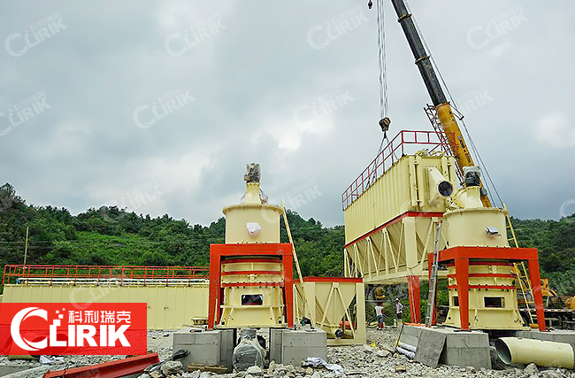 石膏粉用什么磨粉設(shè)備？石膏生產(chǎn)線工藝流程，石膏磨粉機(jī)加工設(shè)備