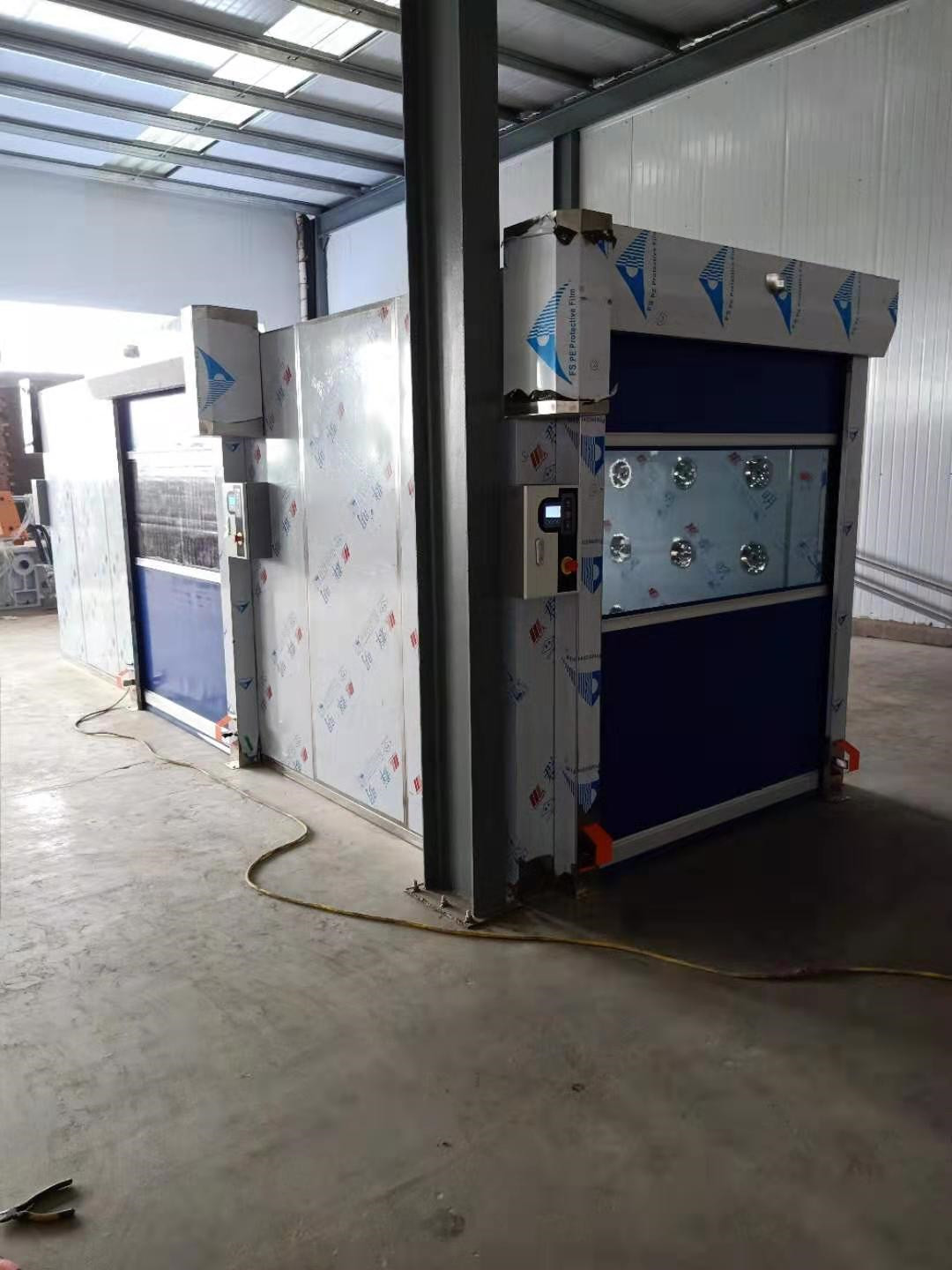 【石嘴山風淋室】多人風淋室門合適是多少人的裝配車間？